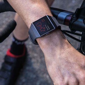Fitbit Ionic! Interchange bands & box included